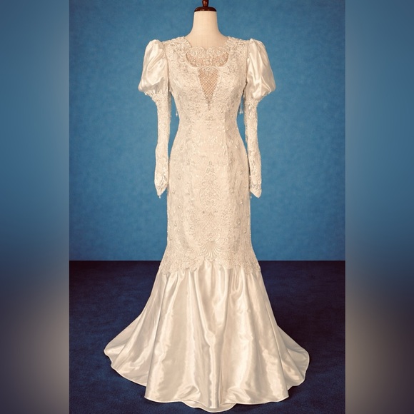 Vintage Beaded puff sleeve wedding gown with train, true size 6. - Picture 2 of 16